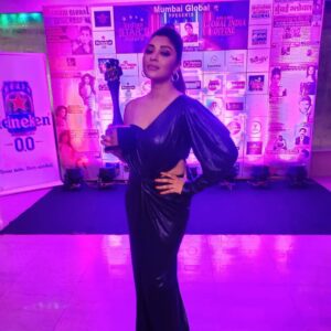 Payal Ghosh Instagram - Thanks to Global India for bestowing the star of the year award, from Indian Star,'s  award 🖤🖤 #bollywood #india