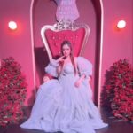 Payal Ghosh Instagram - This throne is fixed for me … I don’t miss to click pics here #everyyearwithfemina #feminabeautyawards #payalghosh #favaourite #femina #redcarpet #bollywood #reel ##reelsinstagram #reelsindia #reels The St. Regis Mumbai