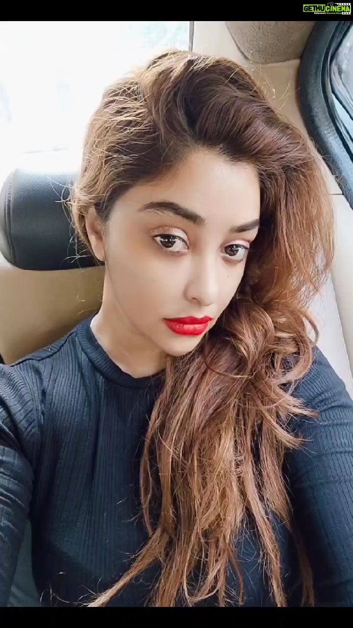 Payal Ghosh Instagram - Can't pretend to be sad, when I'm not 😘😘🖤🖤 #love