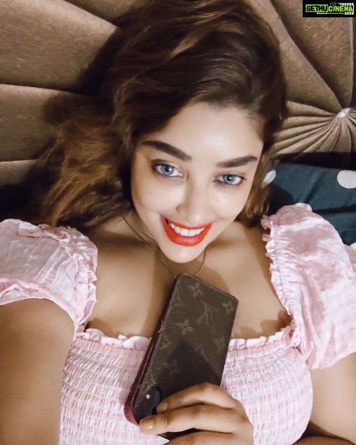 Payal Ghosh Instagram - Hum logon ki thokar mein hai yeh zamana 🖤🖤🎉🥳 #love
