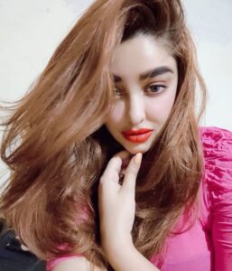 Payal Ghosh Instagram - When people say .. you have lovely hair too.. me like... 🤩🥳 #selflove #womenwillbewomen  #makeup #style #accessories etc.. 🖤🖤