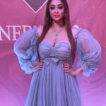 Payal Ghosh Instagram - Outfit @bumpsandfrills Jewellery @blingvine Stylist @akankshakawediastyle MUH - @ nitinshelhar @shibanisalon …Loved this look #love #feminabeautyawards #feminanykaabeautyawards #payalghosh #livelaughlove 🖤🧿 The St. Regis Mumbai