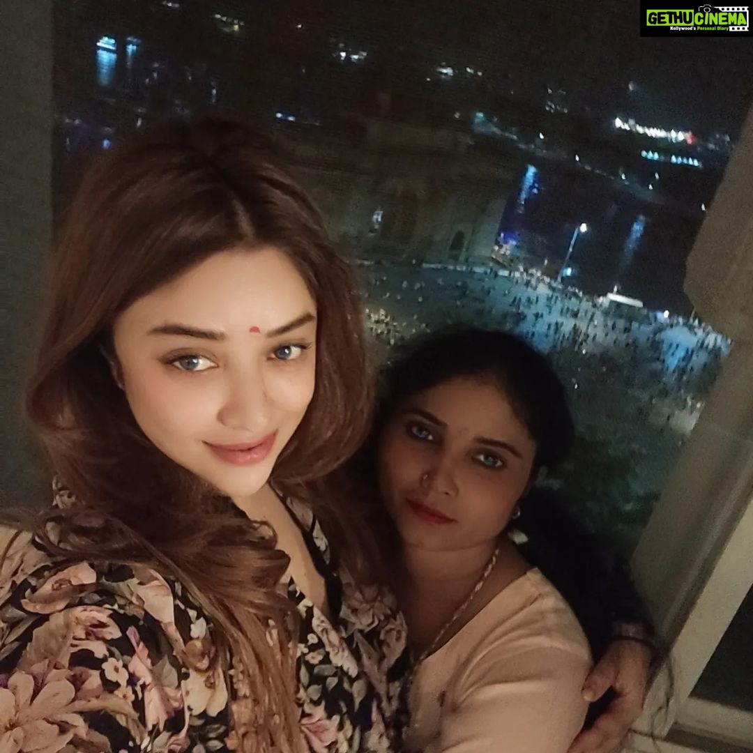 Payal Ghosh Instagram - ME AND BIMOLA KHATUN... HOLIDAYING AT @tajmahalmumbai 🤩 #love🖤🧿 The Taj Mahal Palace, Mumbai