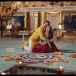 Pooja Sawant Instagram - शुभ दिपावली 🪔 @kalyanjewellers_official Celebrating every Indian ♥️✨💫 Directed by @divyaunnyfilms @someshsaha @sajeevchemmany @meenagheewala @dp.anupsingh @sakshibelani @diwanabhishek18 @robinkjose5 @engineerwhosurvived styled by @styleitwithniki Make up @vrushti_harkare @trippinghippy @smitamgupta