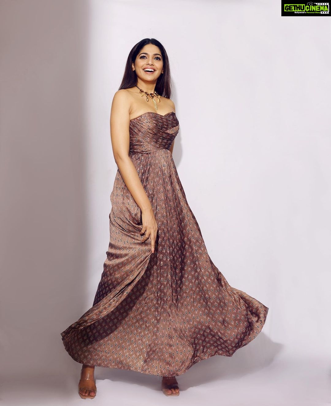 Pooja Sawant Instagram - For the music launch of ‘Chal ab wahan’ Outfit by @miraya_by_pooja_khosla Jewellery @the_jewel_gallery Styled by @shalmalee_t Shot by @shruu_t Make up @vrushti_harkare