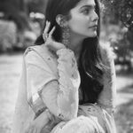 Pooja Sawant Instagram - Sunday picture 🖤🤍