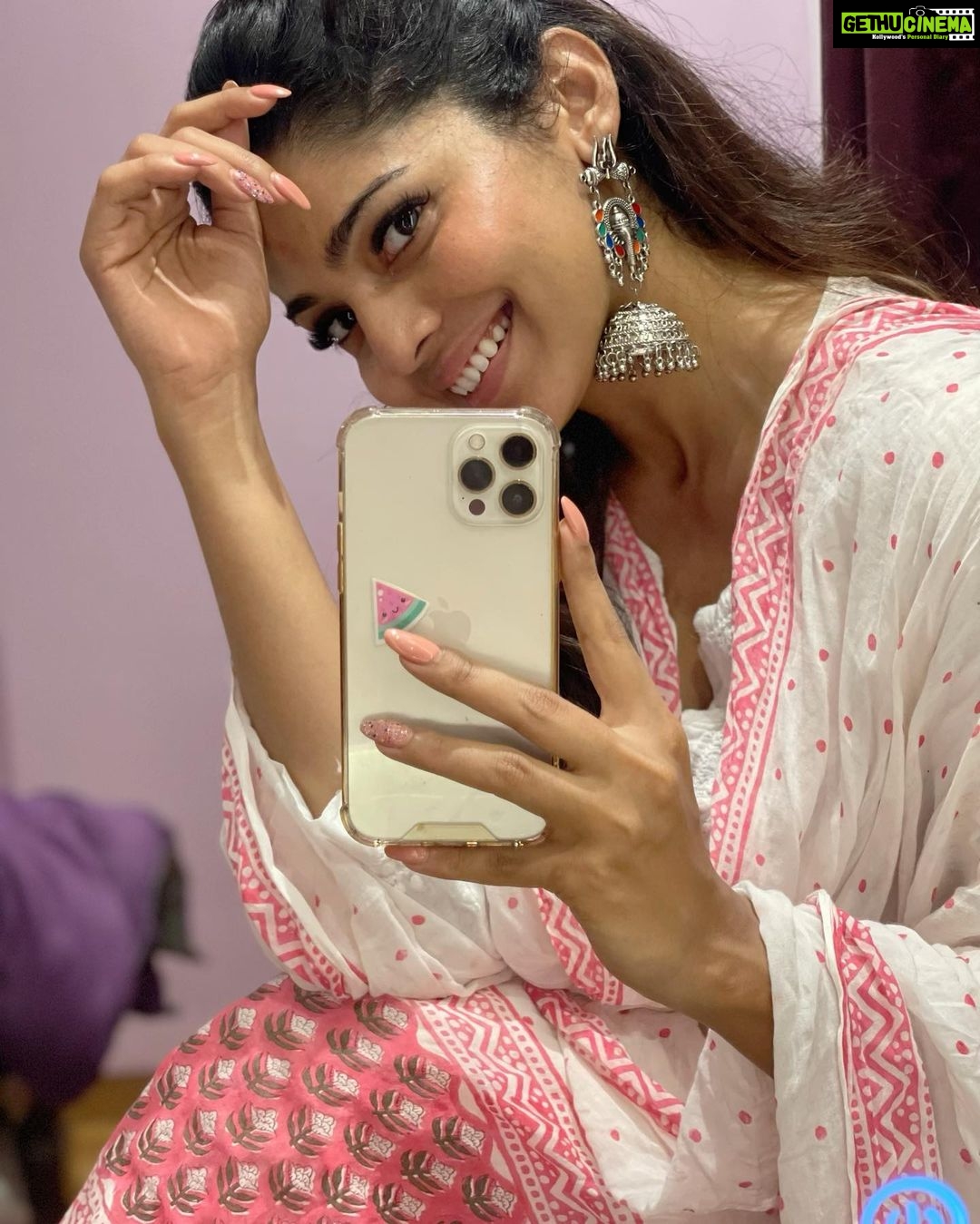Pooja Sawant Instagram - Getting ready for the festival is my kinda thing 😍 Thank you @ruchira______ for lovely zumke 💫