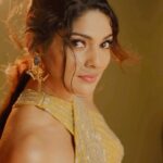 Pooja Sawant Instagram - You are enough.. A thousand times enough 💫 Styled by @trushala_nayak Outfit by @rajgharana.rg Jewellery by @the_jewel_gallery Make up by @muabyshailesh Hair @makeupandhair_by_anita