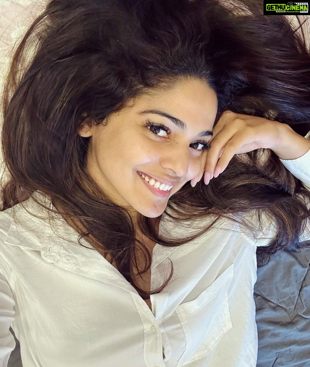 Pooja Sawant Instagram - Recovering everyday ♥️ Thank you everyone for your love and blessings 💫