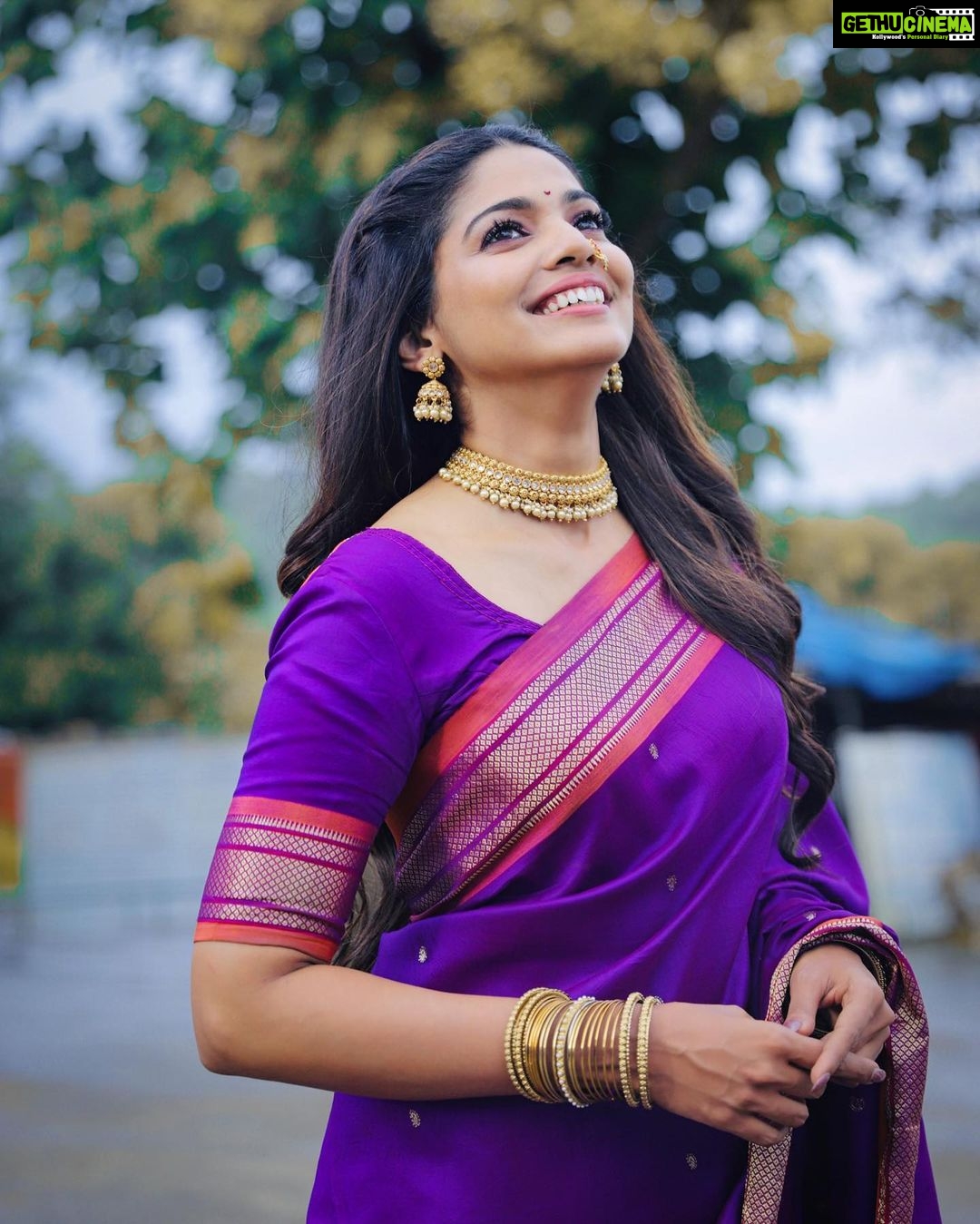 Pooja Sawant Instagram - My wonderland of colours 💜 #colourful Makeup by @vrushti_harkare Shot by @romo_clicks