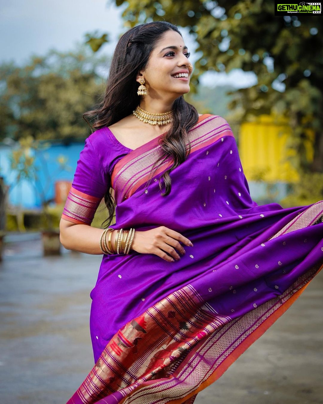 Pooja Sawant Instagram - My wonderland of colours 💜 #colourful Makeup by @vrushti_harkare Shot by @romo_clicks
