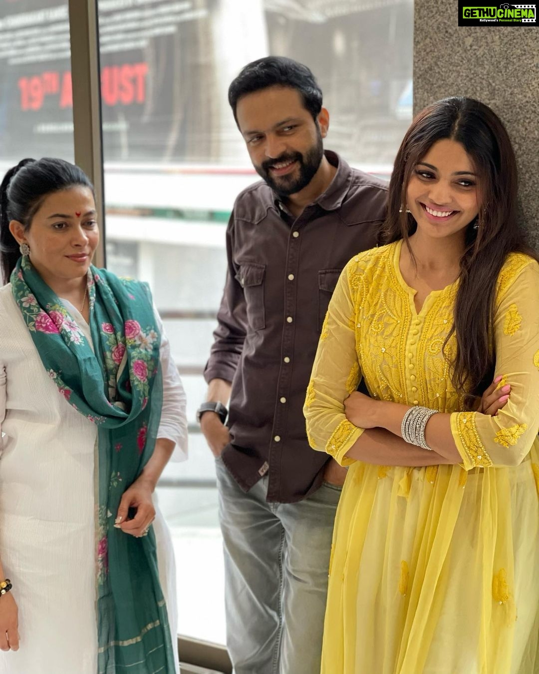 Pooja Sawant Instagram - आई जगदंबेच्या आशीर्वादाने आणि प्रेक्षकांच्या प्रेमामुळे सिनेमा घेतोय नवी भरारी …. दगडी चाळ २