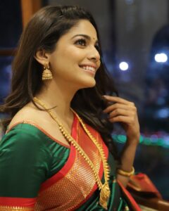 Pooja Sawant Instagram - 💫 Jewellery by @kalyanjewellers_official Make up @vrushti_harkare Shot by @romo_clicks