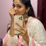 Pooja Sawant Instagram - Getting ready for the festival is my kinda thing 😍 Thank you @ruchira______ for lovely zumke 💫
