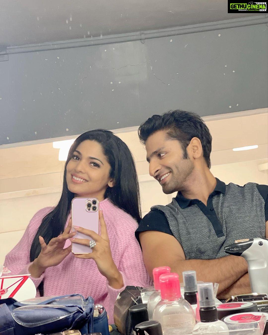 Pooja Sawant Instagram - Happy birthday tatwawadi 💫 A friend who can be extremely annoying and also make you laugh until you die 🌸 Cheers to the success Cheers to all the laughters Cheers to all the fights 🙈 And cheers to the Friendship ♾ 🙌🏻 Happyyyyyy birthday 🥳