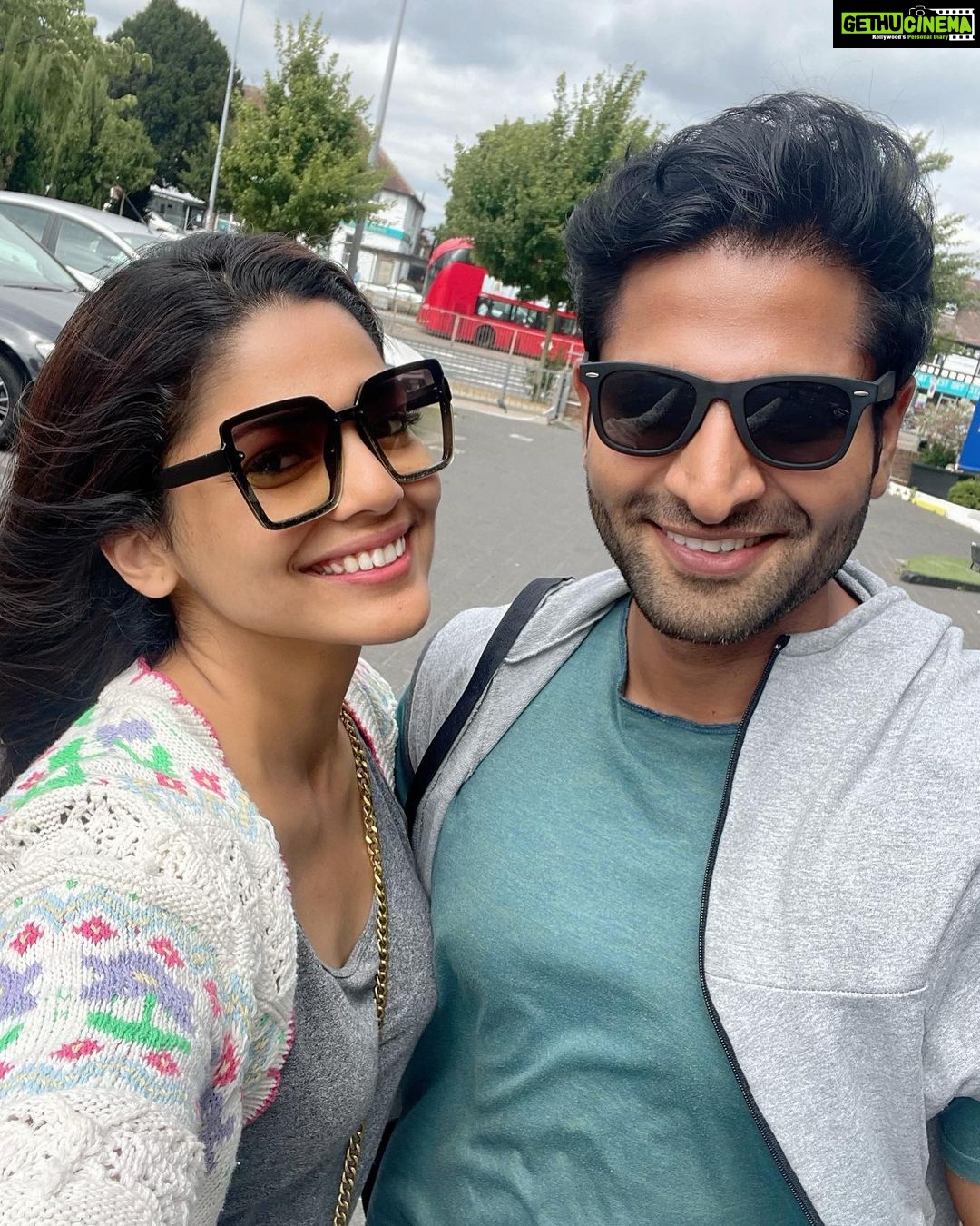 Pooja Sawant Instagram - Happy birthday tatwawadi 💫 A friend who can be extremely annoying and also make you laugh until you die 🌸 Cheers to the success Cheers to all the laughters Cheers to all the fights 🙈 And cheers to the Friendship ♾ 🙌🏻 Happyyyyyy birthday 🥳