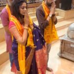 Pooja Sawant Instagram - वक्रतुंड महाकाय सूर्यकोटि समप्रभ:। निर्विघ्नं कुरु मे देव: सर्वकार्येषु सर्वदा।। सिद्धीविनीयक बाप्पाचा आशिर्वाद घेऊन आम्ही ‘दगडी चाळ २’ ह्या आमच्या सिनेमाच्या प्रर्दशनासाठी सज्ज . गणपती बाप्पा … मोरया 🌸🌸🌸