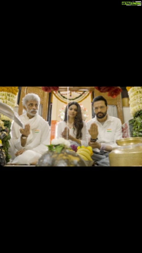 Pooja Sawant Instagram - टीम 'दगडी चाळ २' ची वरळीच्या श्री मार्कंडेश्वर महादेव मंदिरास भेट शिव शंभूच्या आशीर्वादाने झाली प्रमोशनची सुरवात दगडी चाळ २ १९ ऑगस्ट पासून तुमच्या जवळच्या चित्रपटगृहात! #DaagdiChaawl2 #दगडीचाळ२ #DaagdiChaawlOn19August #MangalMurtiFilms #SangeetaAhirMoviez Starring - @ankushpchaudhari , @makaranddeshpandeofficial , @iampoojasawant , #YatinKaryekar, @ambarish.deshpande , @nachiketpurnapatre , @yadavshrikant , @vijaynikam4761, @milindphatak, @mayurpawar037 , @kalkundriarnav, #ShivrajValwekar Produced by - @sangeetaahirofficial Distributed by - @aafilms.official , Anil Thadani Directed by - @chandrakantkanse Coordinating Producer - @yogitaarungawli Coordinating Producer - @ikrishahir Story - @passionate_mack Screenplay - Machchindra Bugade, @chandrakantkanse Dialogues - @sanjay_jamkhandi Cinematography - @vaasudop Editors - @faizee222 #ImranMahadik Music - @amitrajmusic Lyrics - @kshitijpatwardhan Music On - @everestentertainment Background Score - @adityabedekar Sound Design - @mandar_designs_sound Art - @art_satish Costume - @simply_say_so_ Casting Director - @shantanu_bhake Makeup - @doshiamod DI Lab - @afterplaystudios Production Team - @milindshingte @anandsumedh1977 @rmitali, @bharat101288, @prasad.pokharkar33 Associate Director: @niketansudesh, gopik, @_awaari_6898, @omkar.jagtap.07, #VaibhavShelar, @aajinkyapatil, @aniketganganofficial, @meshreysawant Line Production - @chitrapandhari_12_6_19 Media & PR - #AvadumberEntertainments Digital Marketing - @teamsocialtime Visual Promotion - #justrightstudios Publicity Campaign - @sachingurav Executive Producer - @ratnakant_jagtap