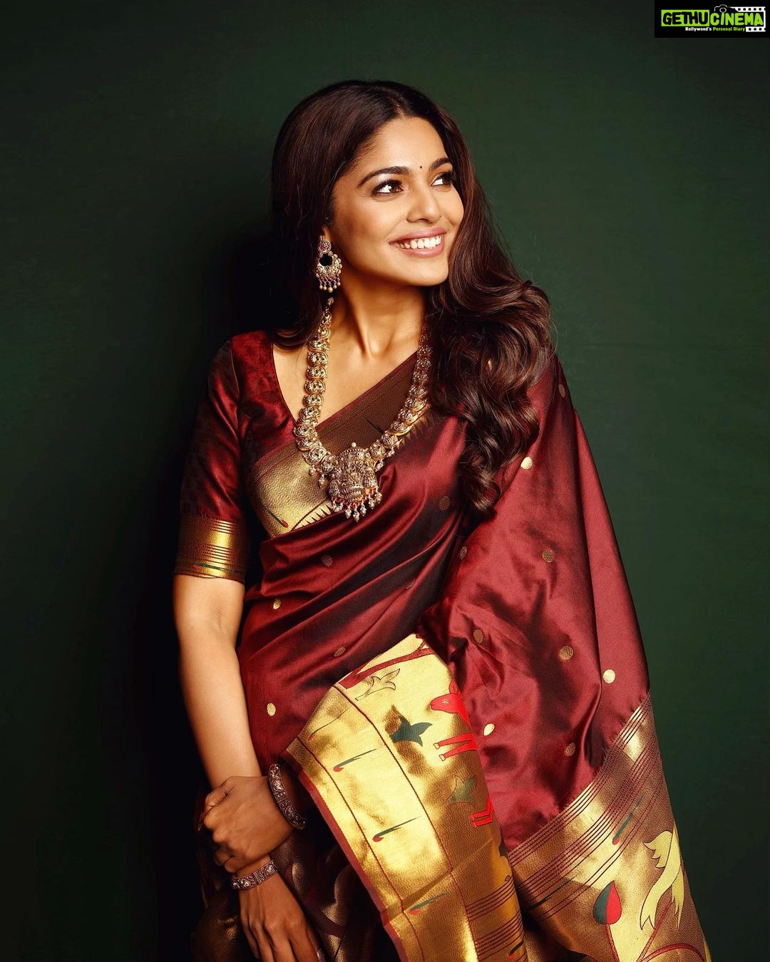 Pooja Sawant Instagram - ✨ Saree by @saipaithani09 Jewellery @kalyanjewellers_official Shot by @shruu_t Make up by @vrushti_harkare