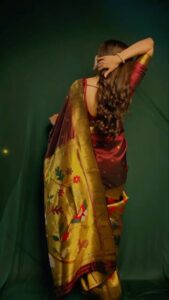 Pooja Sawant Instagram - ज्या कलरफुल वर तुम्ही मनापासून प्रेम केलत, ती पुन्हा येतेय तुम्हां सगळ्यांना भेटायला ♥️ १८ August दगडी चाळ २ Promotions begins 💕🌸 Saree from @saipaithani09 Jewellery @kalyanjewellers_official Make up @vrushti4260 🎥 @shruu_t
