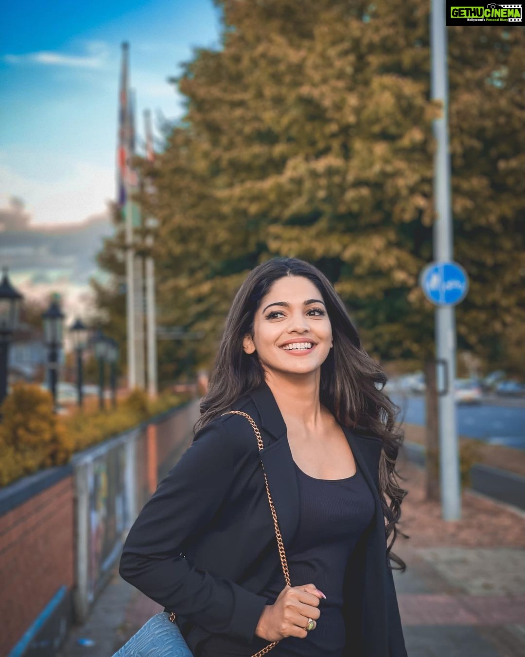 Pooja Sawant Instagram - Allow yourself to evolve 🌸 upgrade your standards , mindset and most importantly your discipline ✨ London, Unιted Kingdom