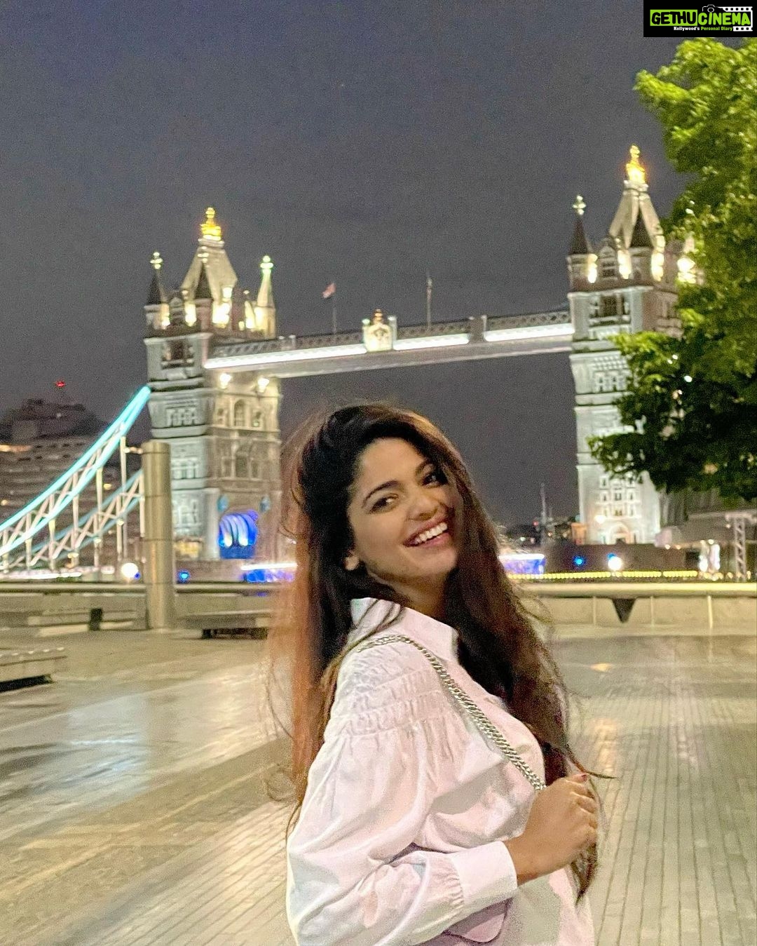 Pooja Sawant Instagram - She's headin' for somethin' that she won't forget Havin' no regrets is all that she really wants Tower Bridge, London-Uk