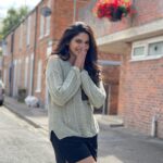 Pooja Sawant Instagram - Just wanna wish you all a happy Sunday ☀️ London, Unιted Kingdom