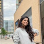 Pooja Sawant Instagram - There is always a secret photographer behind every beautiful click 📸 #happymorning ♥️ Hounslow, Hounslow, United Kingdom