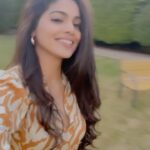 Pooja Sawant Instagram - Evenings are beautiful .. anywhere you go 🌸🇬🇧 #joshmarathi #joshapp #joshappofficial