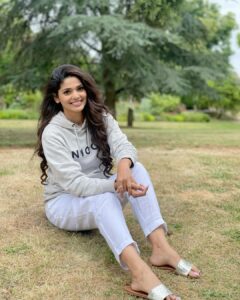 Pooja Sawant Instagram - Be grateful for today and never take anything for granted ♥️ #goodmorning ☀️ Reading, England