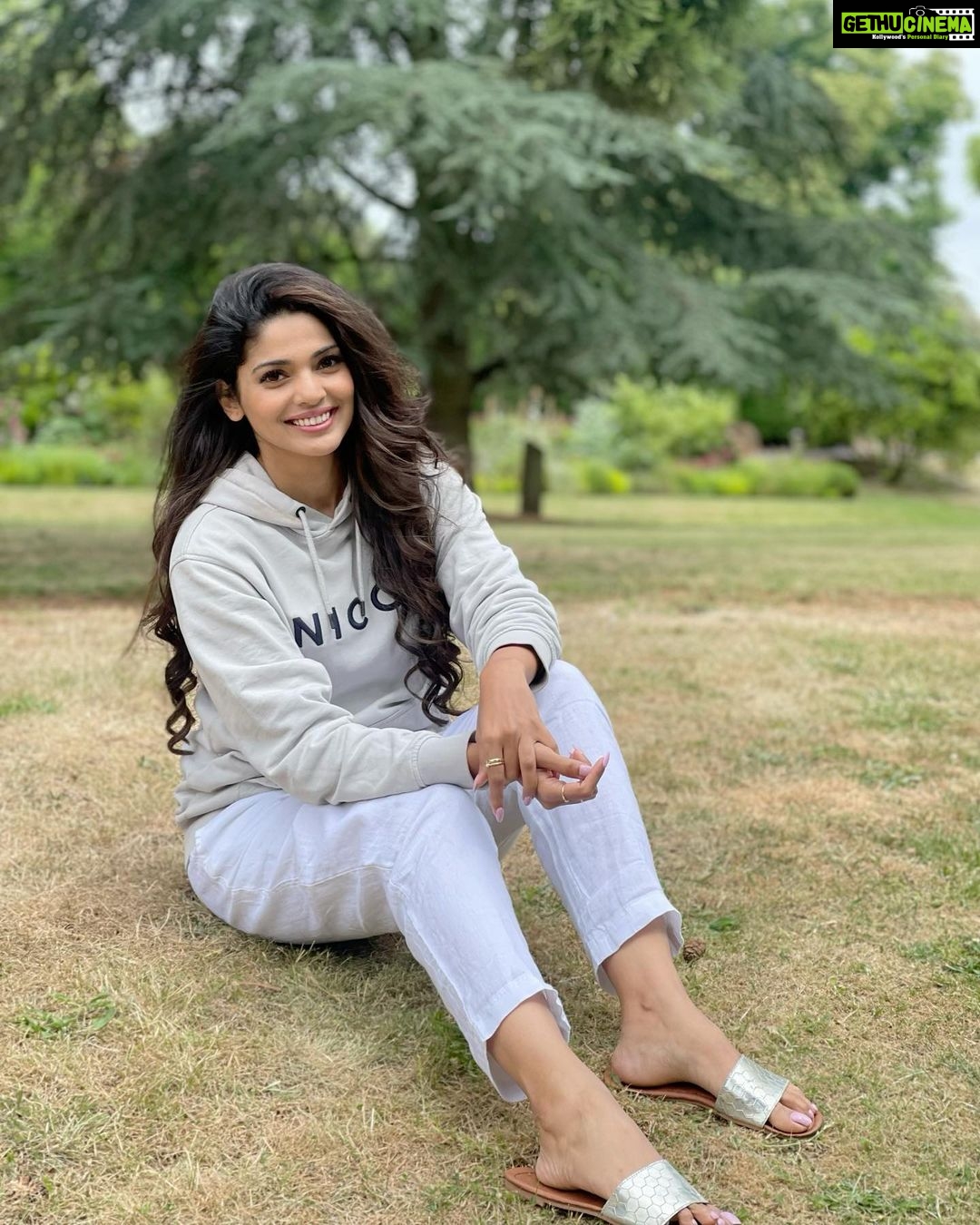 Pooja Sawant Instagram - Be grateful for today and never take anything for granted ♥️ #goodmorning ☀️ Reading, England