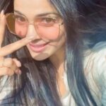 Pooja Sawant Instagram - Taking a quick advantage of this refreshing sunlight ☀️ Hey 90’s kids .. Who else’s favourite travel song is this ? #sunshine #travel #joshmarathi #joshapp #joshappofficial