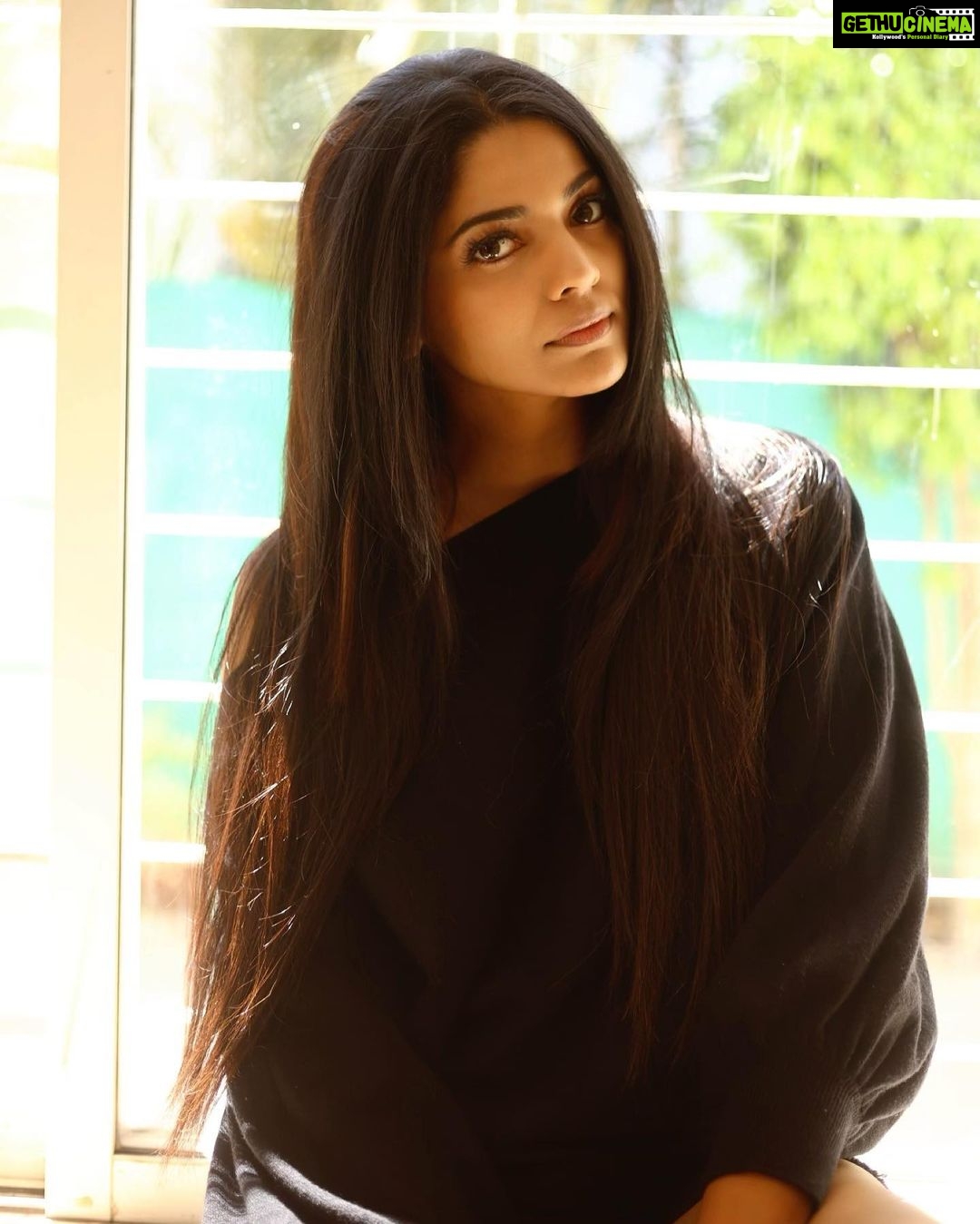 Pooja Sawant Instagram - Whatcha lookin’ at ? #morningvibes #morningsarethebest ☀️