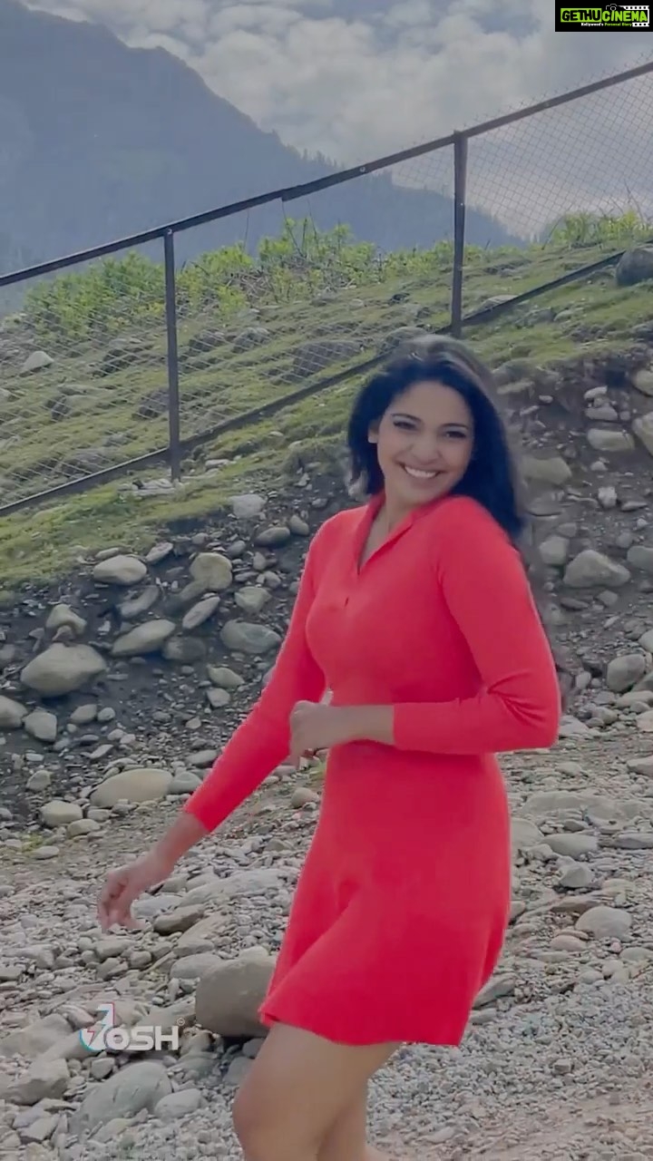 Pooja Sawant Instagram - Take me back ❄️🥹✨🌸 #kashmir #realhai #joshmarathi #joshappofficial #joshapp