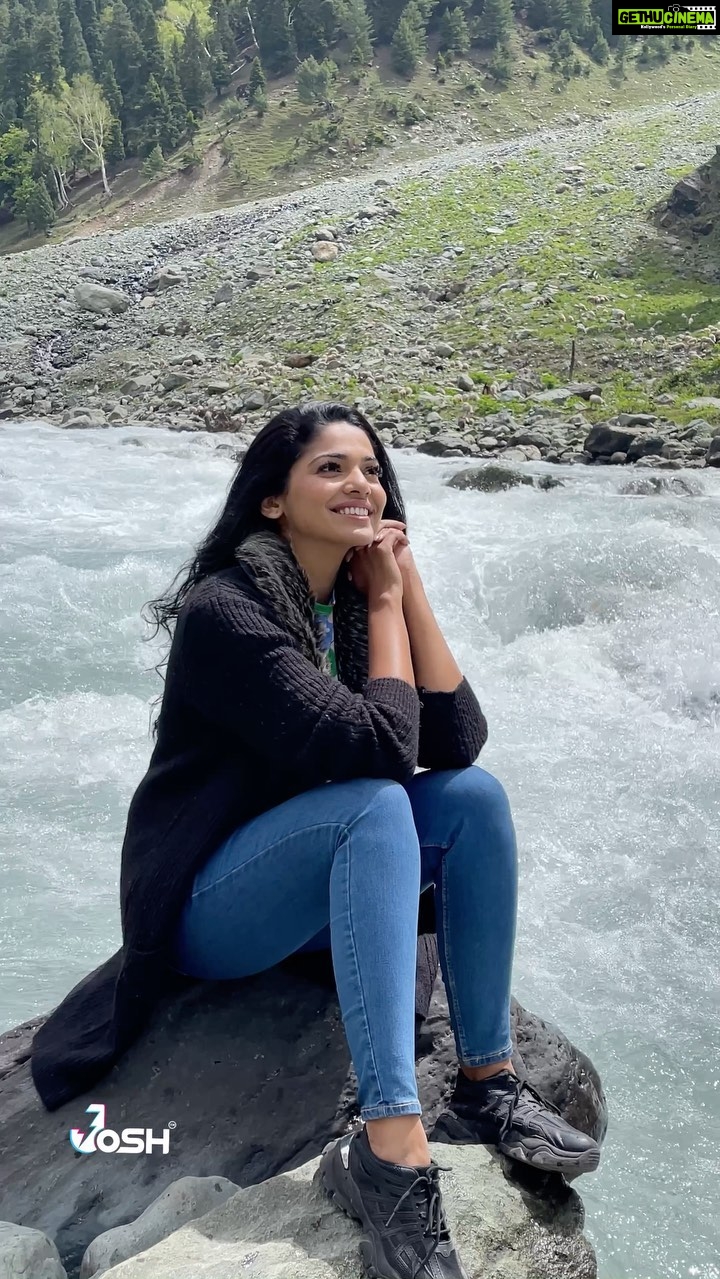 Pooja Sawant Instagram - Serene musing sound of the flow .. heals everything quickly ✨ Happy Mother’s Day to our beautiful Mother Nature 🌊 🌳 #travel #india #mothernature #joshapp #realhai #joshappofficial #joshmarathi