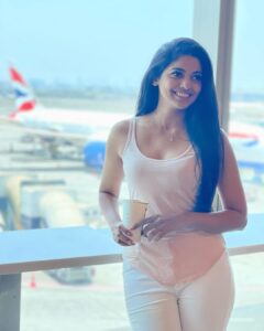 Pooja Sawant Instagram - Let your spirit take flight … freedom awaits you …🌸