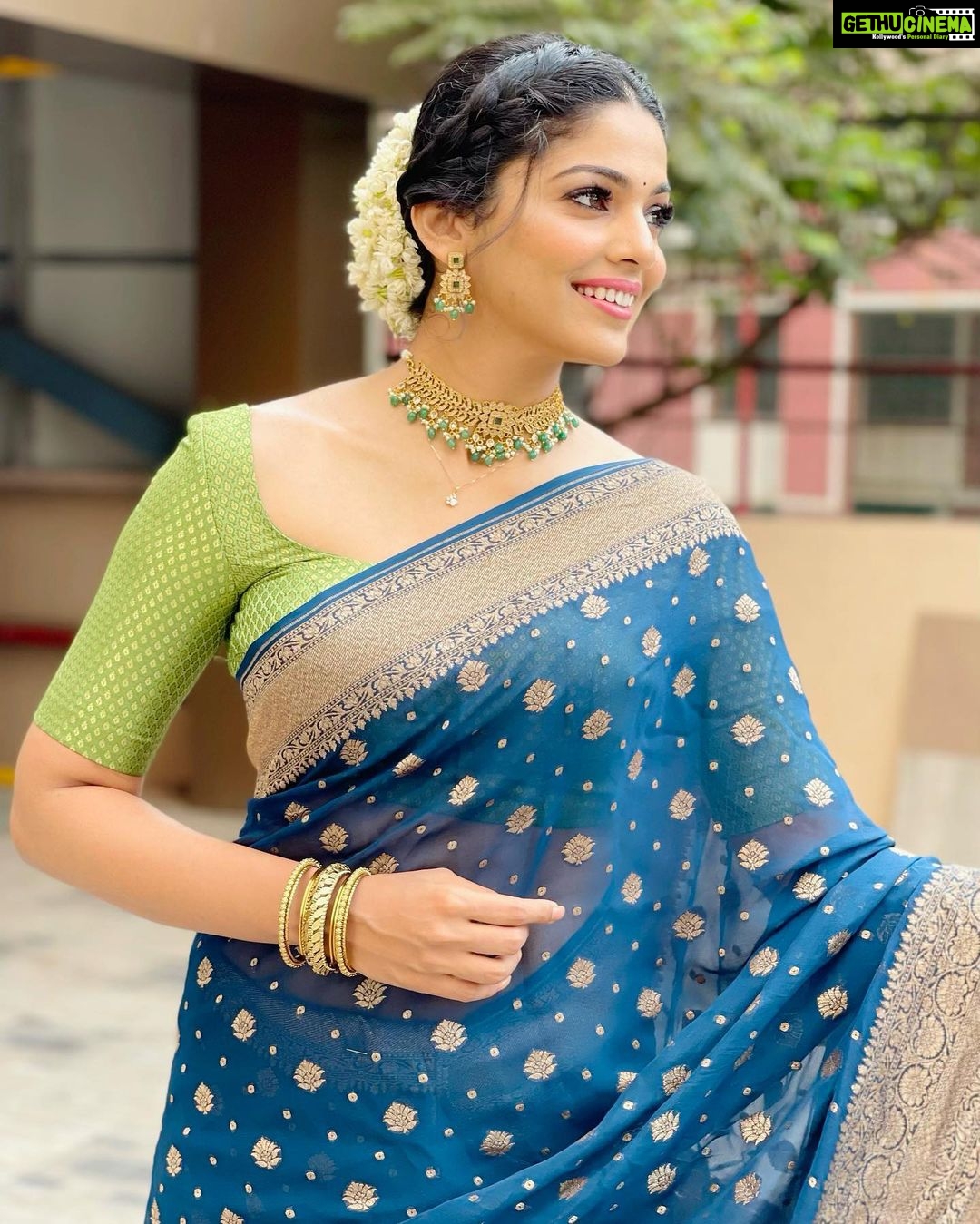Pooja Sawant Instagram - 💙✨ saree by @aura_benaras Styled by @trushala_nayak jewellery @style_sparkler MUA @vrushti_harkare