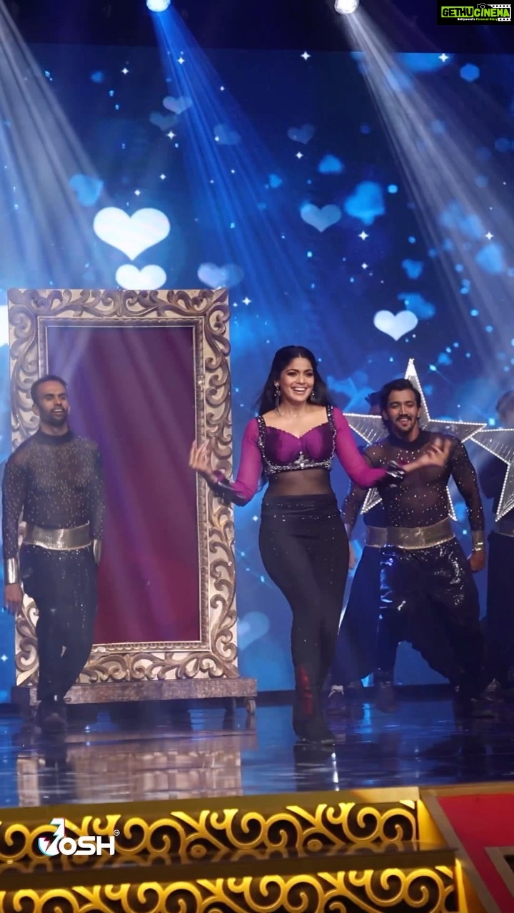 Pooja Sawant Instagram - Filmfare 2021🌟✨ Tonight on zee Marathi #filmfare #poojasawant #joshapp #joshappofficial #joshmarathi