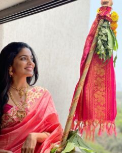 Pooja Sawant Instagram - गुढीपाडवा व मराठी नुतन वर्षाच्या शुभेच्छा 🌸 @kalyanjewellers_official 🌟✨