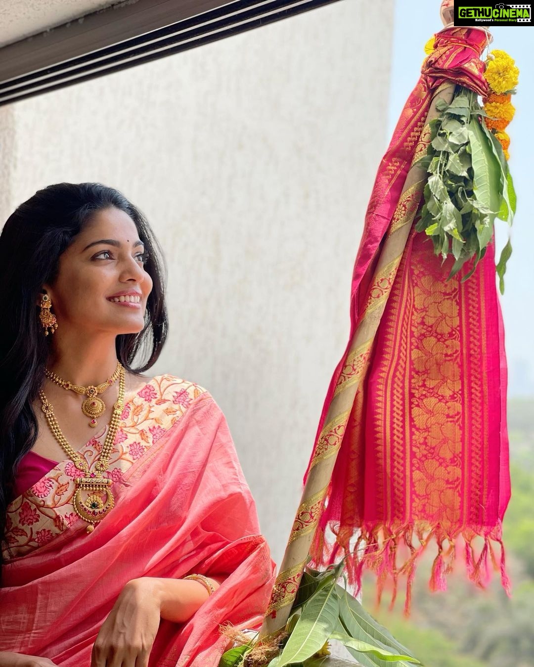 Pooja Sawant Instagram - गुढीपाडवा व मराठी नुतन वर्षाच्या शुभेच्छा 🌸 @kalyanjewellers_official 🌟✨