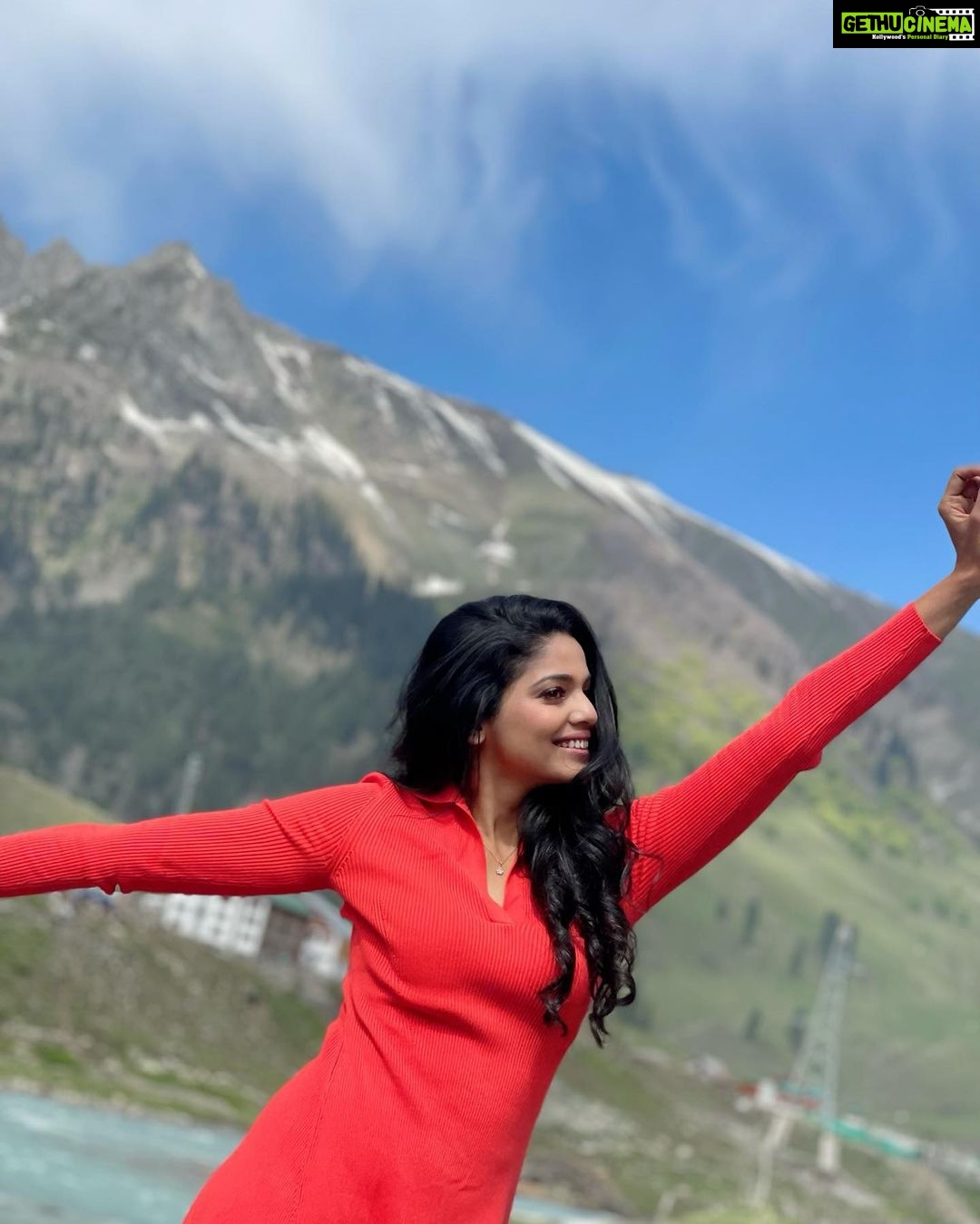 Pooja Sawant Instagram - Mountains are calling 🏔