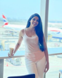 Pooja Sawant Instagram - Let your spirit take flight … freedom awaits you …🌸
