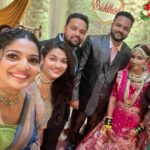 Pooja Sawant Instagram - La Familia ✨✨✨