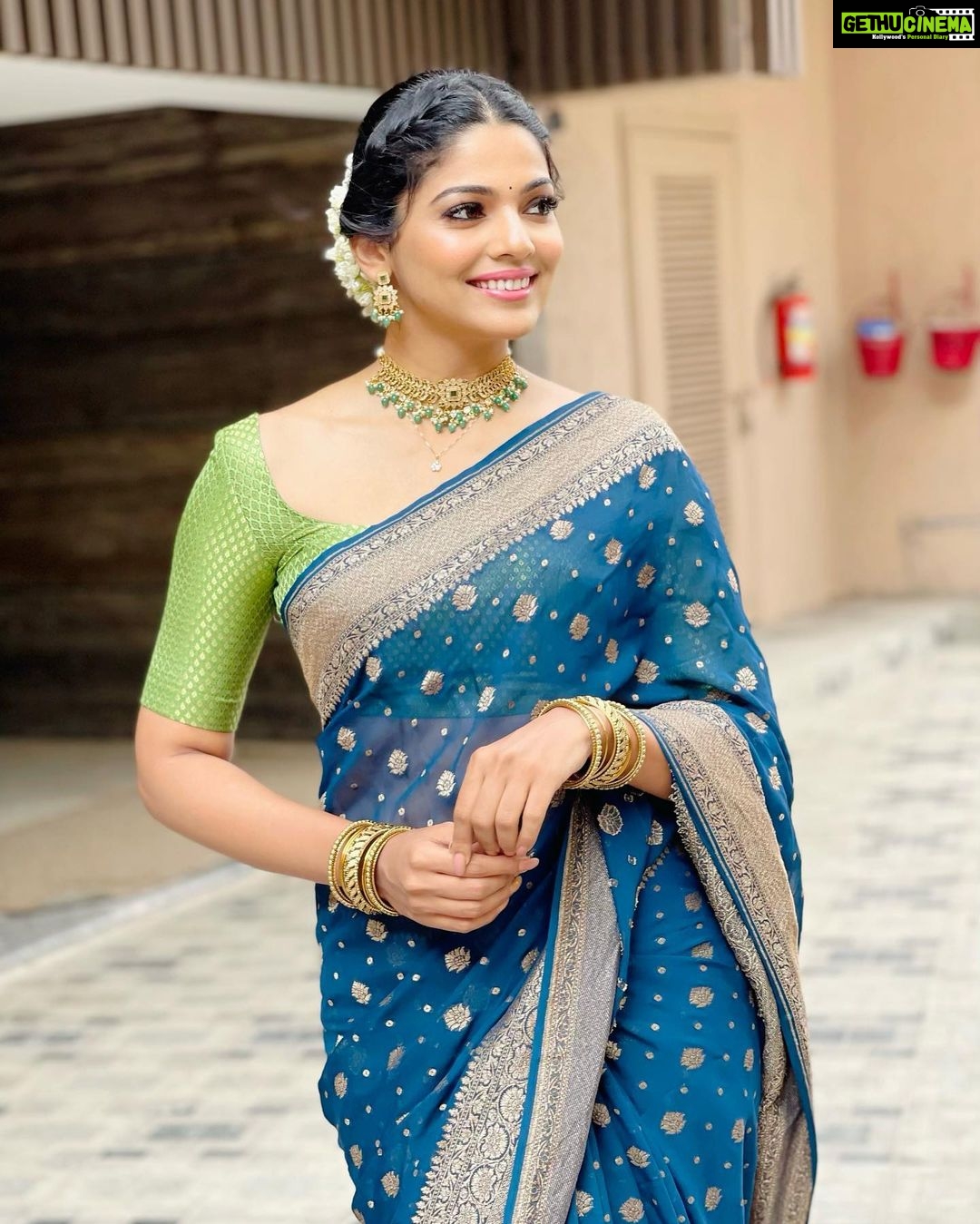 Pooja Sawant Instagram - 💙✨ saree by @aura_benaras Styled by @trushala_nayak jewellery @style_sparkler MUA @vrushti_harkare