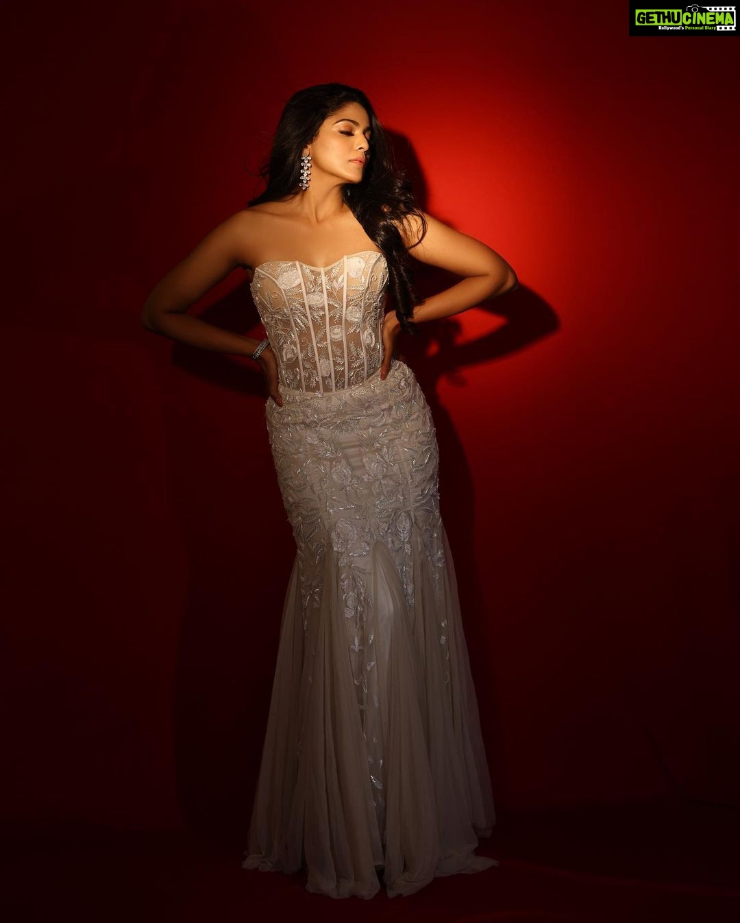 Pooja Sawant Instagram - 🌟✨ Outfit by @majesticbyjapnah Styled by @trushala_nayak MUA @muabyshailesh Jewellery @style_sparkler Pics by @shruu_t