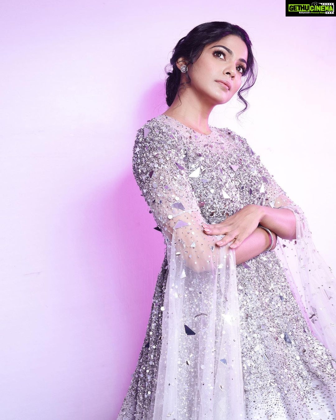 Pooja Sawant Instagram - #filmfare2021 Outfit @rajgharana.rg Styled by @trushala_nayak Mua by @muabyshailesh Jewellery by @style_sparkler Shot by @shruu_t