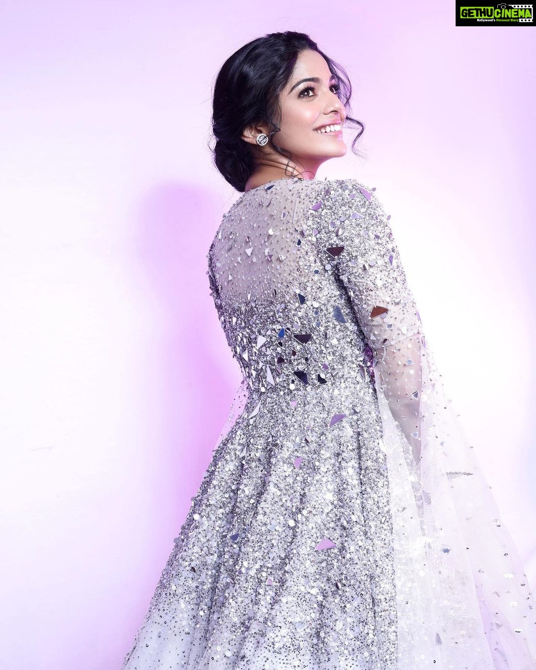 Pooja Sawant Instagram - #filmfare2021 Outfit @rajgharana.rg Styled by @trushala_nayak Mua by @muabyshailesh Jewellery by @style_sparkler Shot by @shruu_t