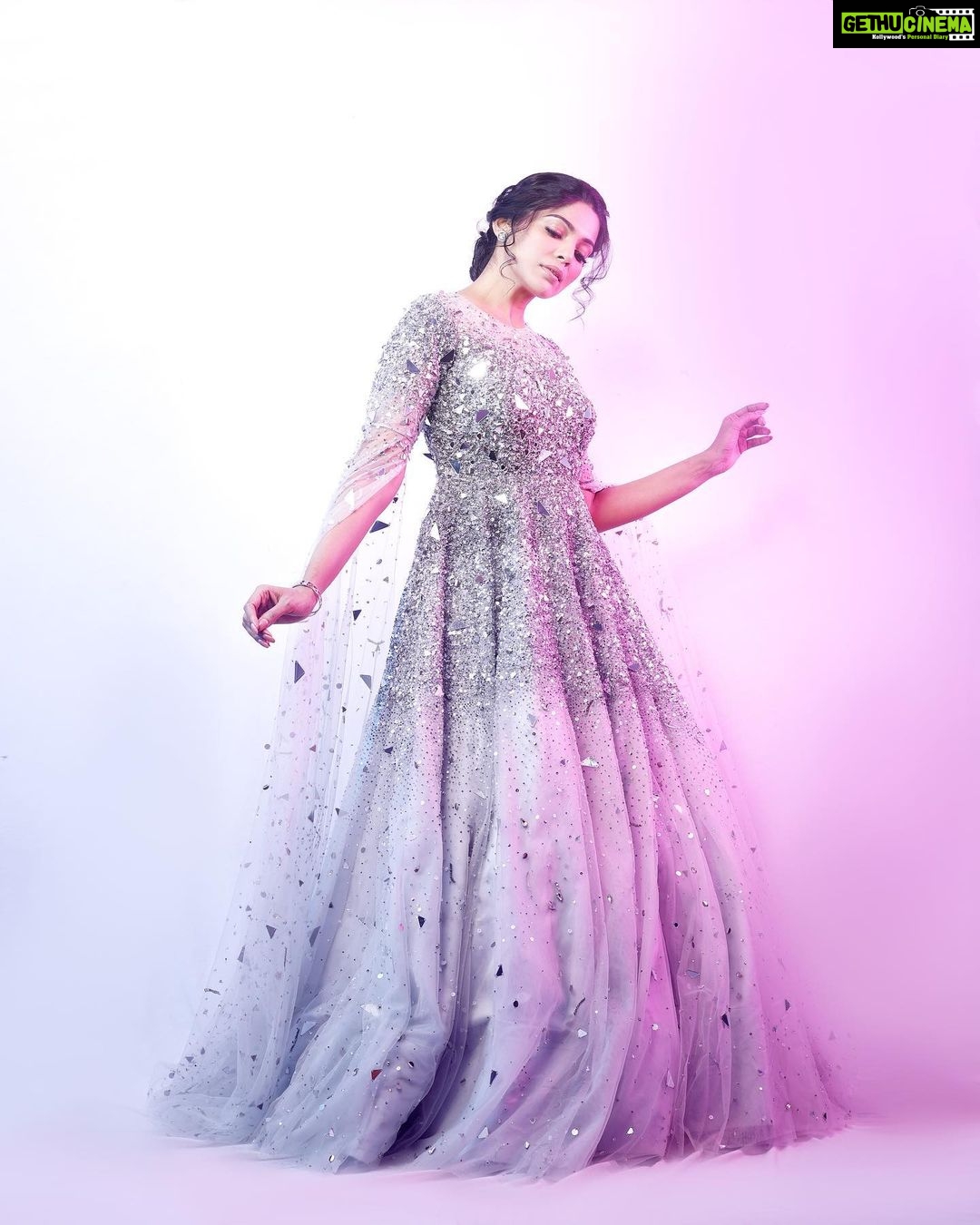 Pooja Sawant Instagram - #filmfare2021 Outfit @rajgharana.rg Styled by @trushala_nayak Mua by @muabyshailesh Jewellery by @style_sparkler Shot by @shruu_t