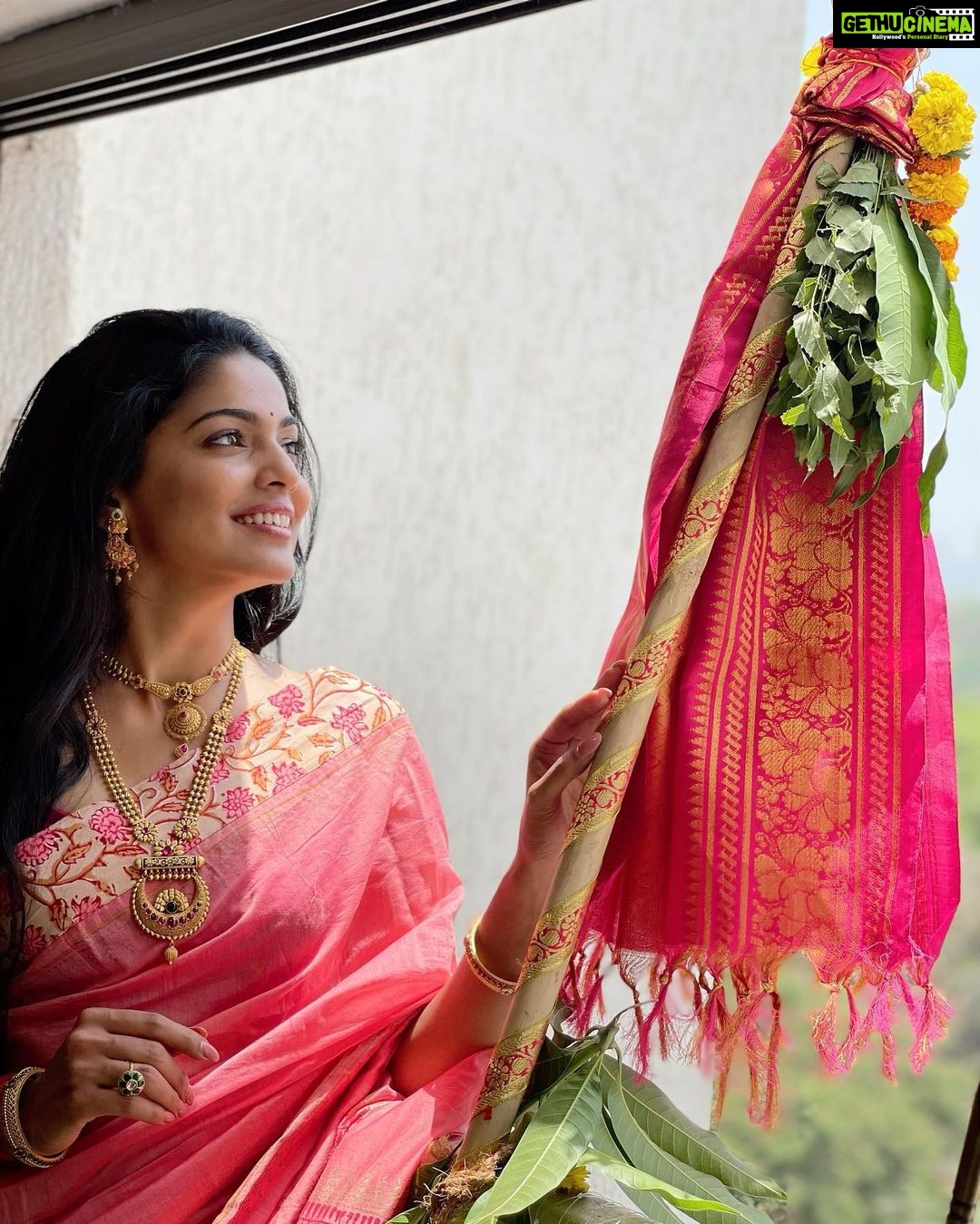 Pooja Sawant Instagram - गुढीपाडवा व मराठी नुतन वर्षाच्या शुभेच्छा 🌸 @kalyanjewellers_official 🌟✨