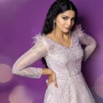 Pooja Sawant Instagram - Cheers to the sparkling night ✨🌟✨ Outfit @rajgharana.rg Styled by @trushala_nayak MUA @muabyshailesh Jewellery @style_sparkler Shot by @dadhi_wala